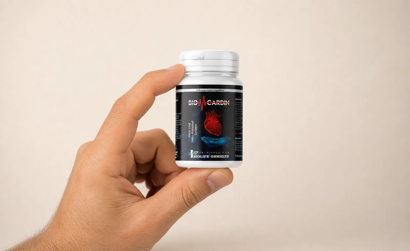 BioCardin — Verpackung in der Hand