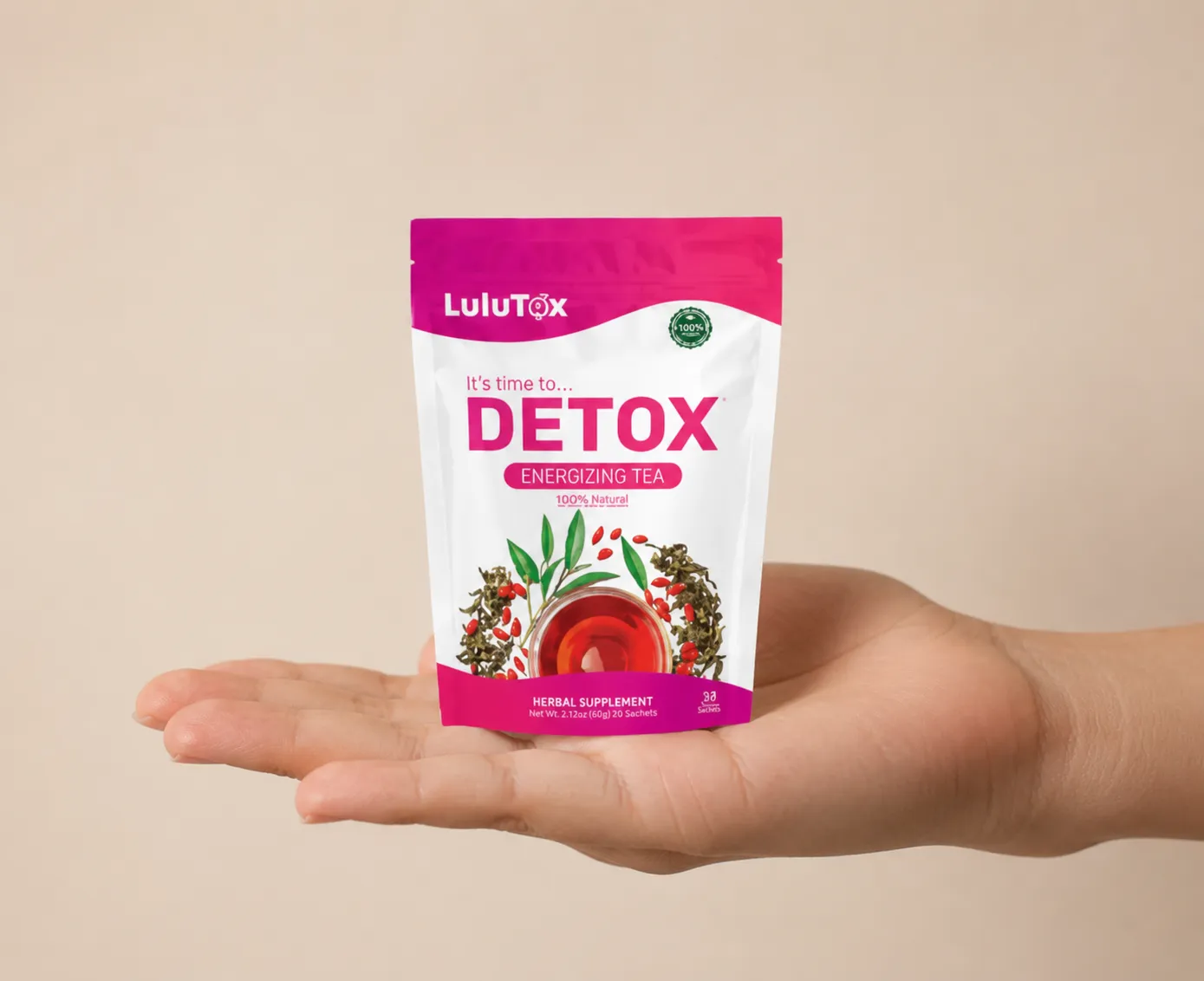 Lulutox Detox Tea — Verpackung in der Hand