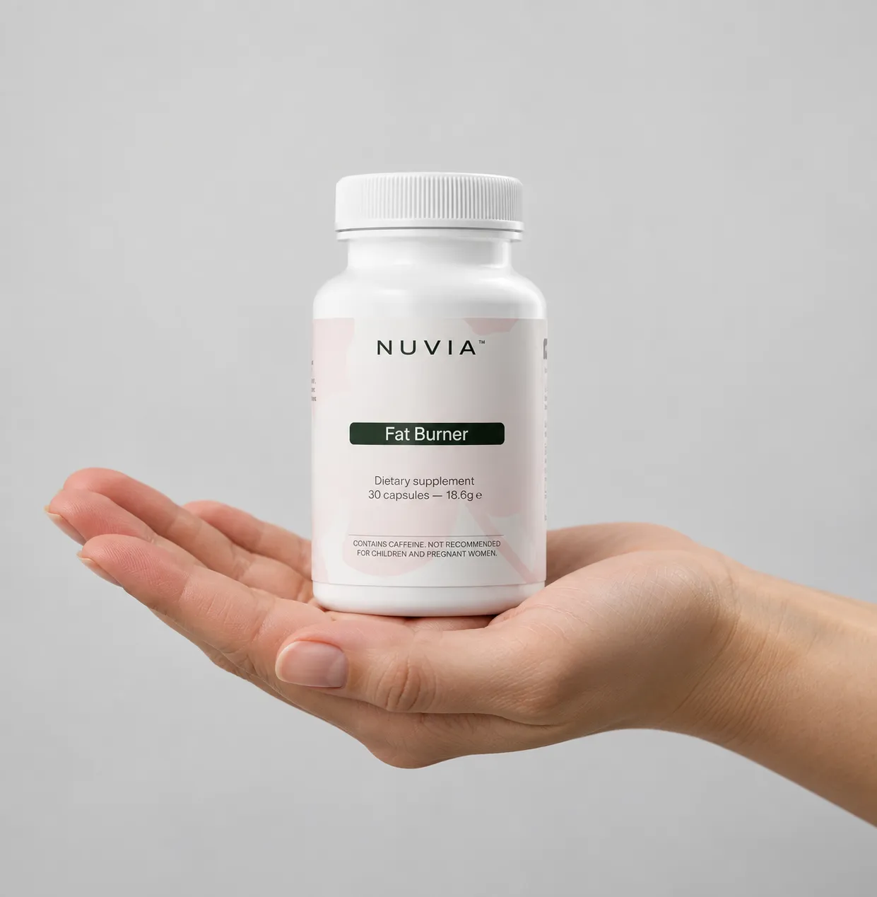 NUVIA — Verpackung in der Hand