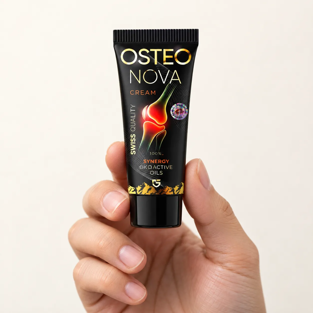 OsteoNova cream — Verpackung in der Hand